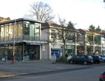 Außenansicht eines Geschäftshauses in der Welfenallee in Berlin